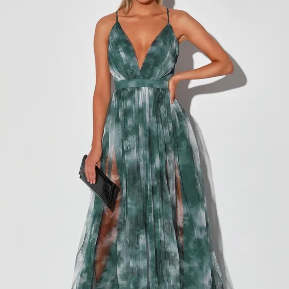 Lulu’s emerald elegant moment dress